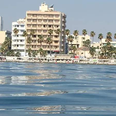 公寓 Ithaki Phinikoudes No. 205 *