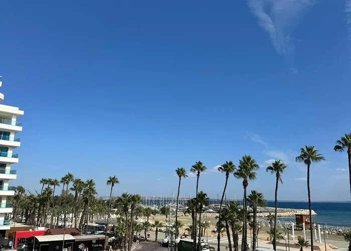 Ithaki Phinikoudes No. 205 Apartmán