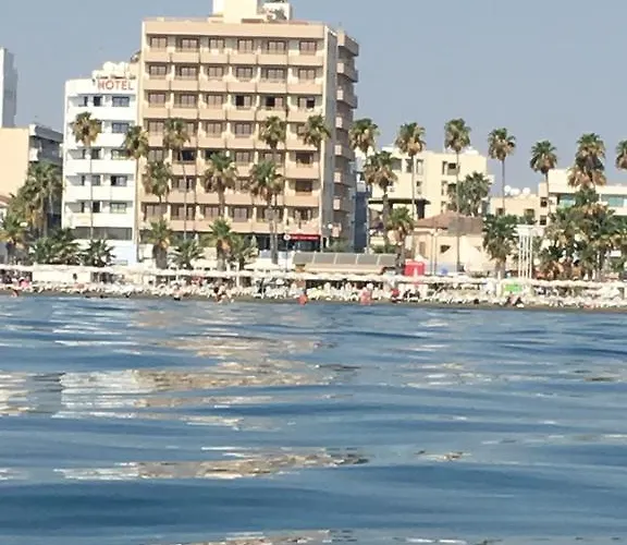 Apartment Ithaki Phinikoudes No. 205 *