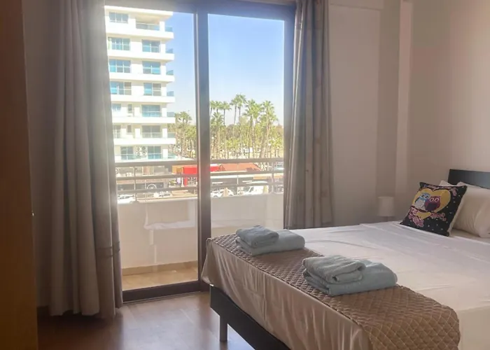 Ithaki Phinikoudes No. 205 *